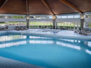 A piscina localizada em Delta Hotels by Marriott St Pierre Country Club ou nos arredores