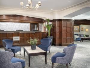 Uma área de estar em Delta Hotels by Marriott St Pierre Country Club