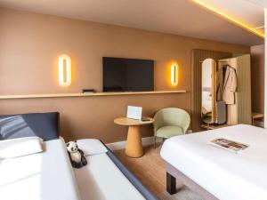 Cama ou camas em um quarto em Novotel Nancy