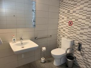 La Veranda Hotel tesisinde bir banyo