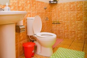 Un baño de Havan Furnished Apartment-Milimani N9