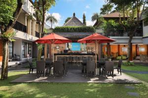 Um jardim em Amadea Resort & Villas Seminyak Bali