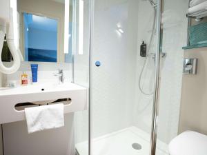 Un baño de ibis Styles Quimper