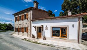 a small house on the side of a road at Casa Juancito in Santiago de Compostela