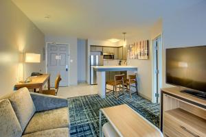 Кухня или кухненски бокс в Homewood Suites by Hilton South Bend Notre Dame Area