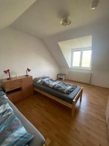 Una cama o camas en una habitación de Mariengestüt am Kreuzberg