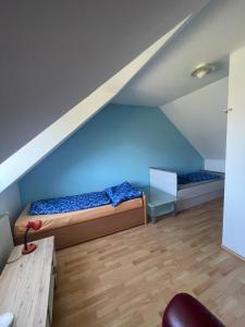 Una cama o camas en una habitación de Mariengestüt am Kreuzberg