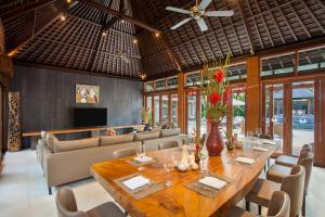 טלויזיה ו/או מרכז בידור ב-Amarterra Villas Resort Bali Nusa Dua, Autograph Collection