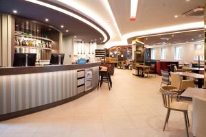 O lounge ou bar de Hampton By Hilton Regensburg