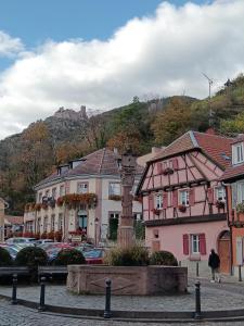 O vedere generală la munți sau o vedere la munte luată de la acest apartament