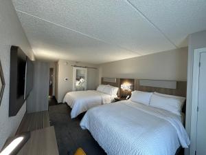 Holiday Inn Express & Suites Eden Prairie - Minneapolis, an IHG Hotel房間的床