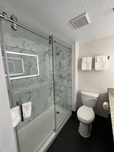 Holiday Inn Express & Suites Eden Prairie - Minneapolis, an IHG Hotel衛浴