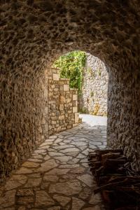 Fotografija u galeriji objekta Rustic home in heart of Stemnitsa u gradu Stemnica