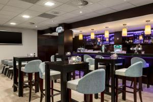 Khu vực lounge/bar tại NH Amsterdam Schiphol Airport