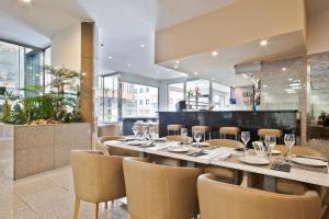 A seating area at Hotel Best Andorra Center