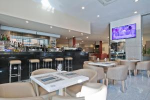 The lounge or bar area at Hotel Best Andorra Center