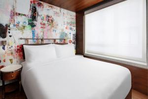 A bed or beds in a room at SpringHill Suites by Marriott New York Manhattan/Times Square South