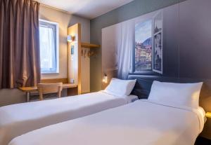 เตียงในห้องที่ B&B HOTEL Annecy Argonay