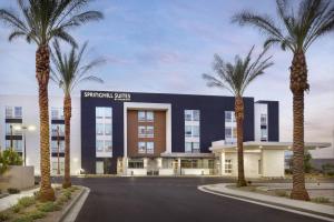 een weergave van een hotel met palmbomen bij SpringHill Suites by Marriott Las Vegas Airport in Las Vegas