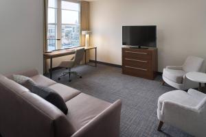 TV at/o entertainment center sa Residence Inn by Marriott Lexington City Center