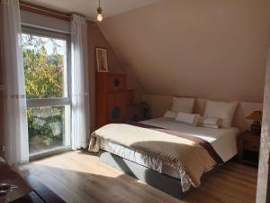 A bed or beds in a room at Villa des Climats Bourgogne