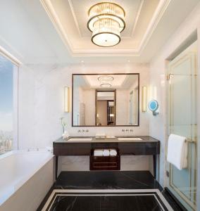 Ένα μπάνιο στο The St. Regis Changsha