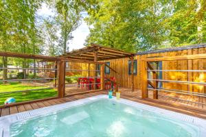 The swimming pool at or close to Camping Le Parc de Paris