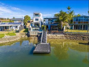 Ảnh trong thư viện ảnh của Luxury Modern Waterfront House ở Gold Coast