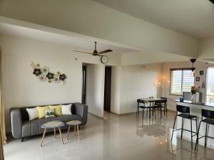 Uma área de estar em Trinity Stays Nashik - Mountain view apartment close to Sula