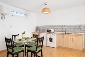 A kitchen or kitchenette at Casa Rosi