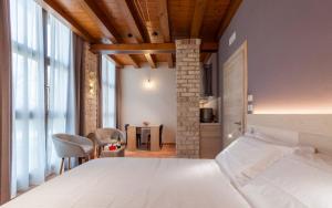 a bedroom with a large white bed in a room at Il Filo Rosso B&B in Abano Terme