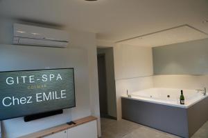 Foto de la galeria de Gite Spa L'Atelier Emile - Spa Privatif - 5 min COLMAR a Sainte-Croix-en-Plaine