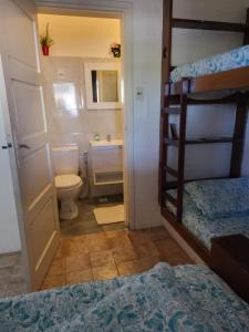 A bathroom at Apartamento con Terraza y Parrillero