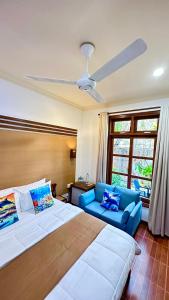 Giường trong phòng chung tại Beach Cottage