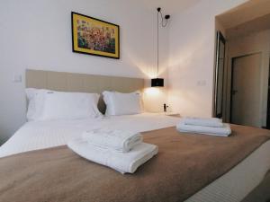 เตียงในห้องที่ Coimbra Monumentais B&B