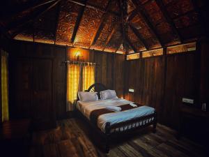 Cama ou camas em um quarto em Mahout Resort Wayanad - An Experiential Jungle Stay with Waterfall