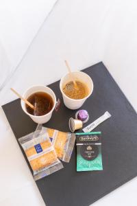 Fasilitas pembuat kopi dan teh di B&B HOTEL Niort Marais Poitevin Est