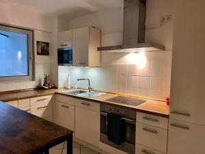 Stylish, cosy flat close to Cologne City Center廚房或簡易廚房