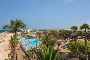 The swimming pool at or close to Barceló Lanzarote Active Resort