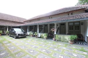 Garden sa labas ng OYO Life 93247 Pondok Pariwisata