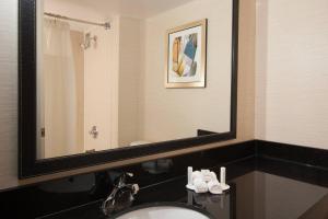 Ванна кімната в Fairfield Inn and Suites Atlanta Airport South/Sullivan Road