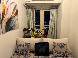 Beautiful 1bed condo Nr Airport, MOA, Makati, Bay休息區