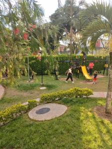 a group of children playing in a park at Apartamento hogareño in Pereira