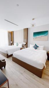 Cama ou camas em um quarto em Panorama Beachfront Nha Trang