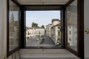 a window with a view of a city street at Le Dimore del Conte in Vicenza