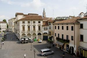 a view of a street in a city with buildings at Le Dimore del Conte in Vicenza