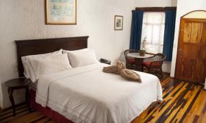 A bed or beds in a room at Eco-hotel El Rey del Caribe