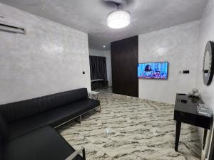 TV i/ili multimedijalni sistem u objektu The Milton Apartment