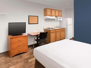 A kitchen or kitchenette at Extended Stay America Select Suites - Las Cruces