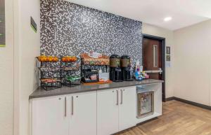 A cozinha ou cozinha compacta de Extended Stay America Premier Suites - Miami - Airport - Doral - 87th Avenue South